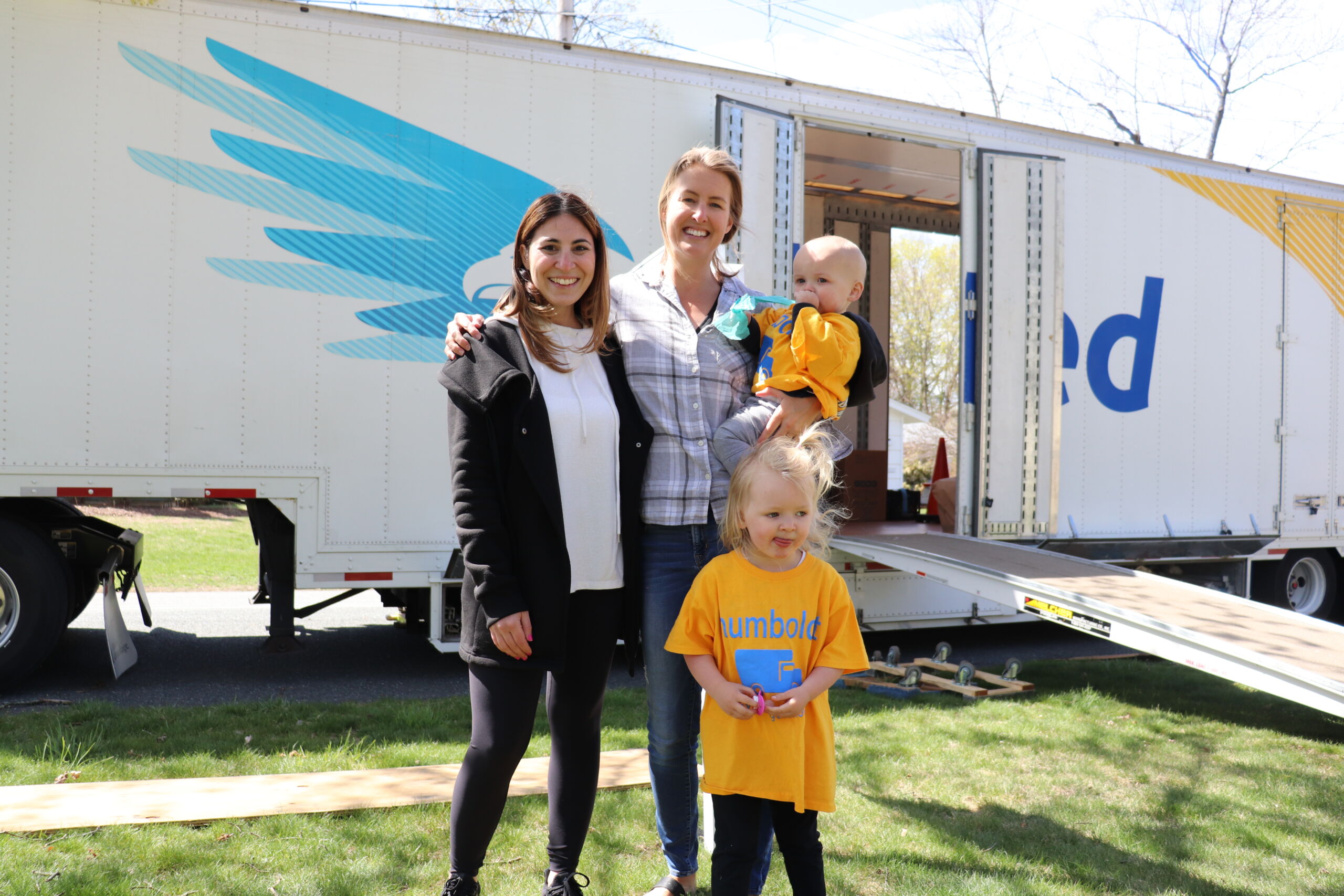 A family using Humboldt's moving team